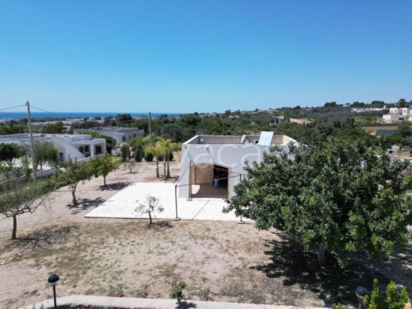 casa indipendente in vendita a Salve in zona Torre Pali