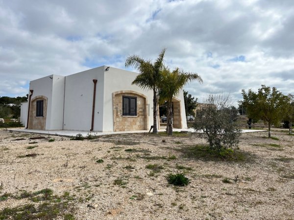 casa indipendente in vendita a Salve in zona Torre Pali