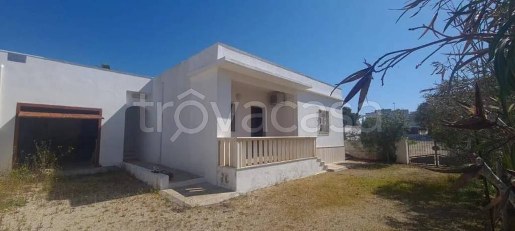 casa indipendente in vendita a Salve in zona Torre Pali