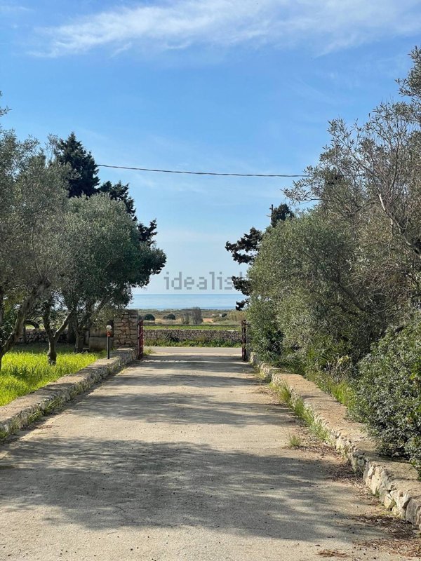 casa indipendente in vendita a Salve in zona Marina di Pescoluse