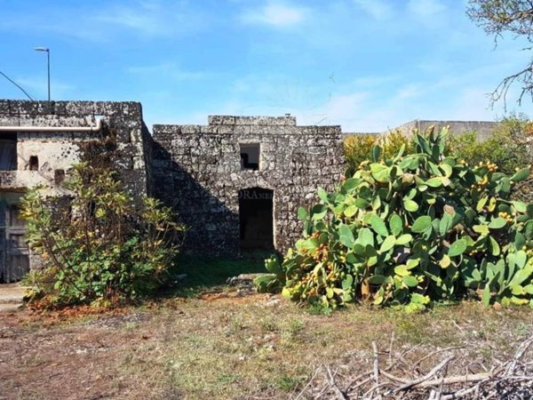 casa indipendente in vendita a Salve in zona Ruggiano