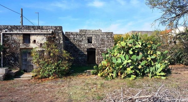 casa indipendente in vendita a Salve in zona Ruggiano