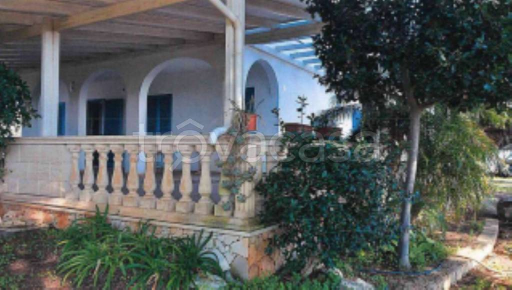 casa indipendente in vendita a Salve in zona Torre Pali