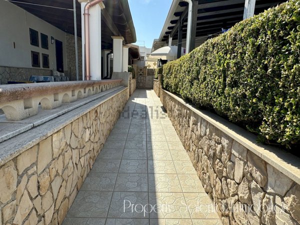 appartamento in vendita a Salve in zona Torre Pali