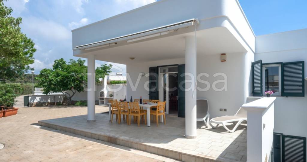 casa indipendente in vendita a Salve in zona Torre Pali