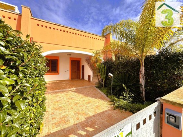 casa indipendente in vendita a Salve in zona Torre Pali