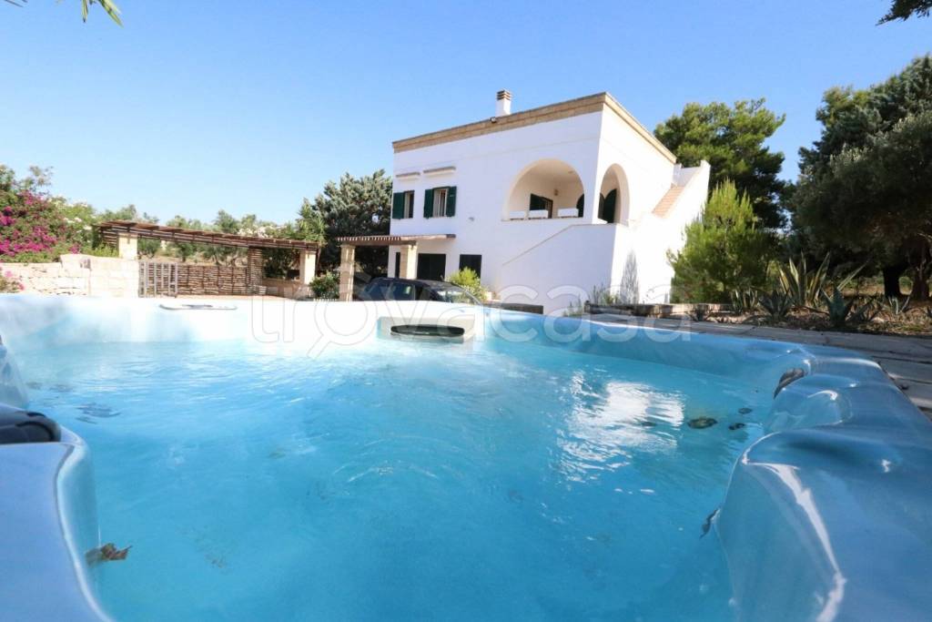 casa indipendente in vendita a Salve in zona Marina di Pescoluse