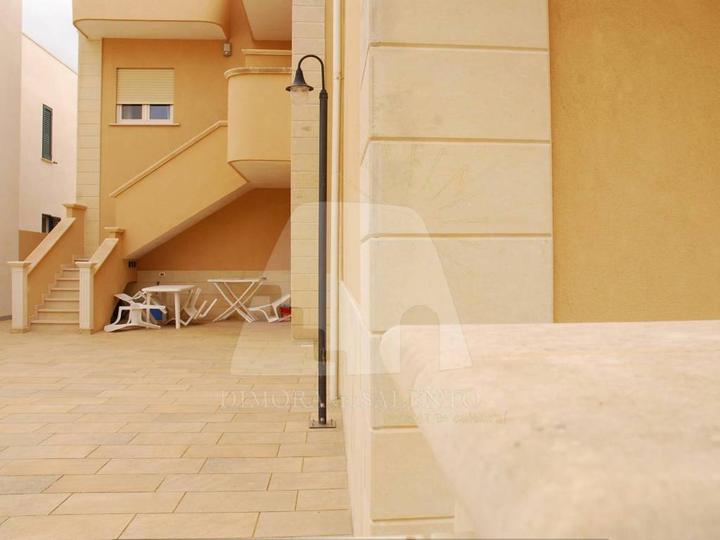 intera palazzina in vendita a Salve in zona Torre Pali