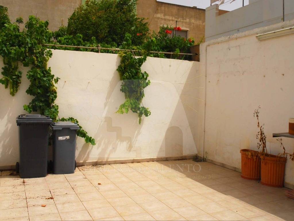 negozio in vendita a Salve in zona Torre Pali