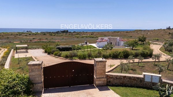 pentavano in vendita a Salve in zona Marina di Pescoluse