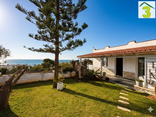 casa indipendente in vendita a Salve