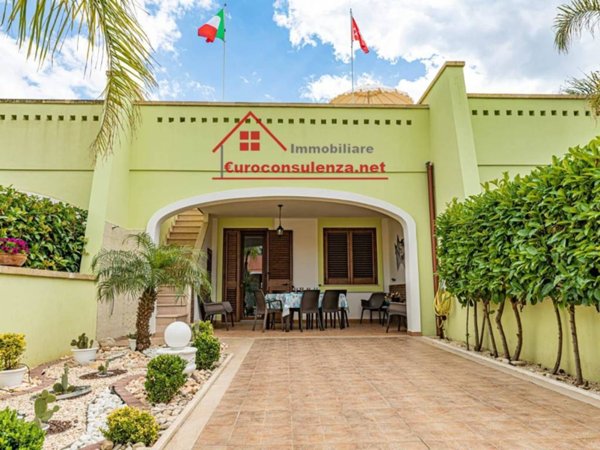 casa indipendente in vendita a Salve in zona Torre Pali