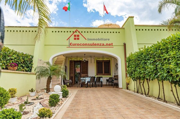 casa indipendente in vendita a Salve in zona Torre Pali