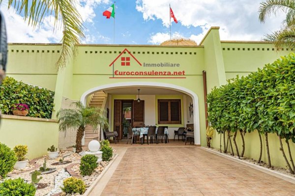 casa indipendente in vendita a Salve in zona Torre Pali