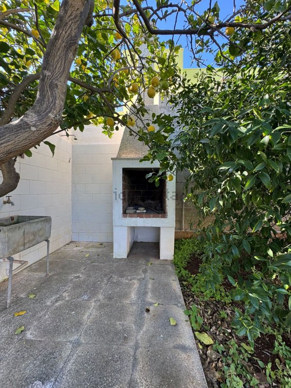 casa indipendente in vendita a Salve in zona Torre Pali