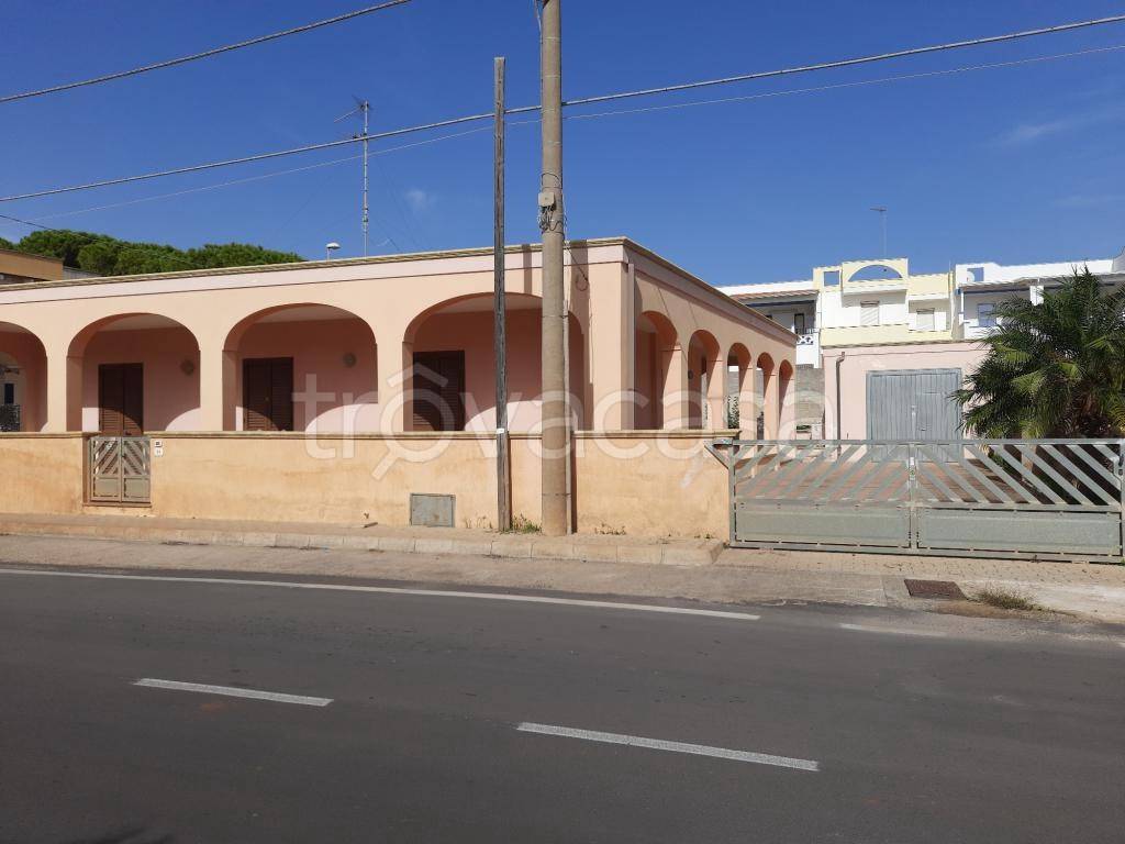 casa indipendente in vendita a Salve in zona Torre Pali