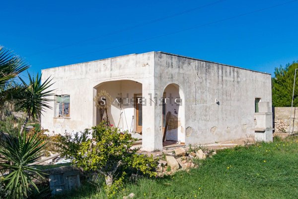 casa indipendente in vendita a Salve in zona Torre Pali