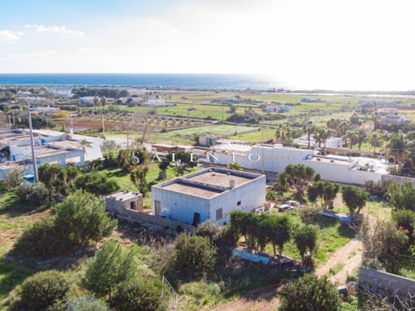 casa indipendente in vendita a Salve in zona Torre Pali