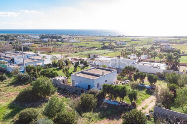 casa indipendente in vendita a Salve in zona Torre Pali