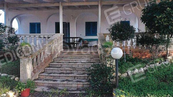 casa indipendente in vendita a Salve in zona Torre Pali