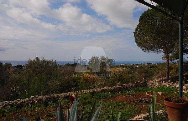 casa indipendente in vendita a Salve in zona Torre Pali