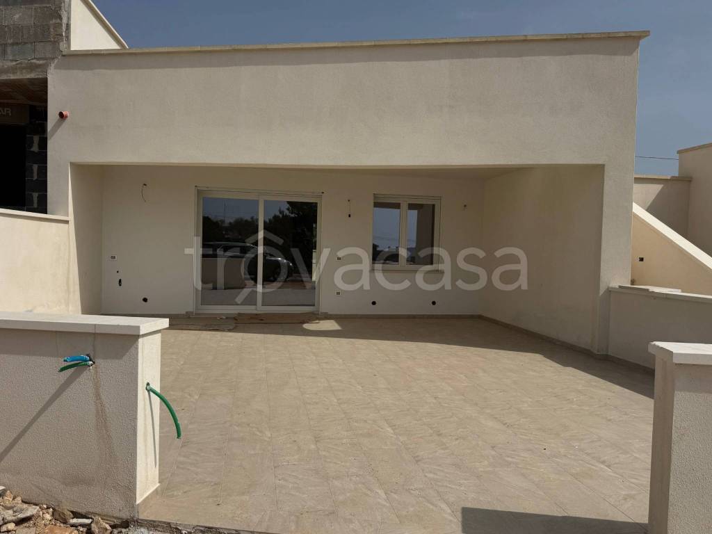 casa indipendente in vendita a Salve in zona Torre Pali