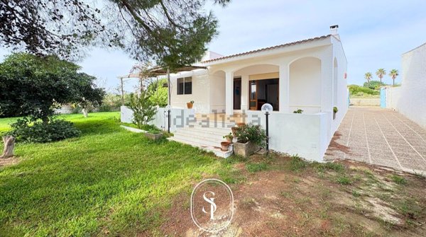 casa indipendente in vendita a Salve in zona Torre Pali