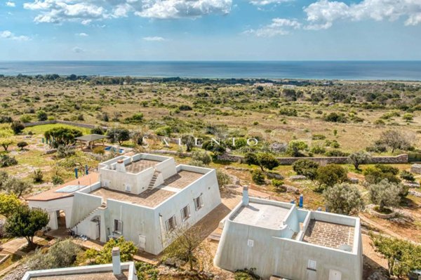 casa indipendente in vendita a Salve in zona Torre Pali