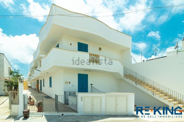 casa semindipendente in vendita a Salve in zona Torre Pali