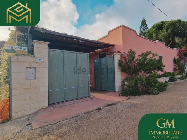 casa indipendente in vendita a Salve in zona Torre Pali