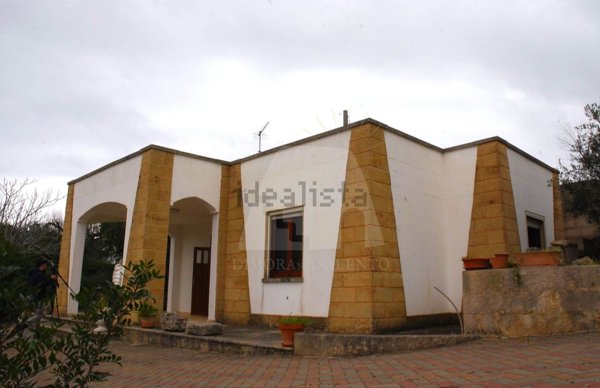 casa indipendente in vendita a Salve