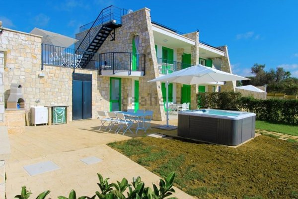 casa indipendente in vendita a Salve in zona Marina di Pescoluse