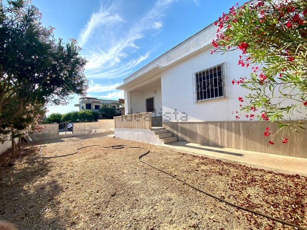 casa indipendente in vendita a Salve in zona Torre Pali