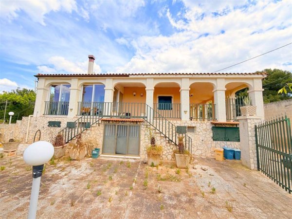 casa indipendente in vendita a Salve in zona Lido Marini