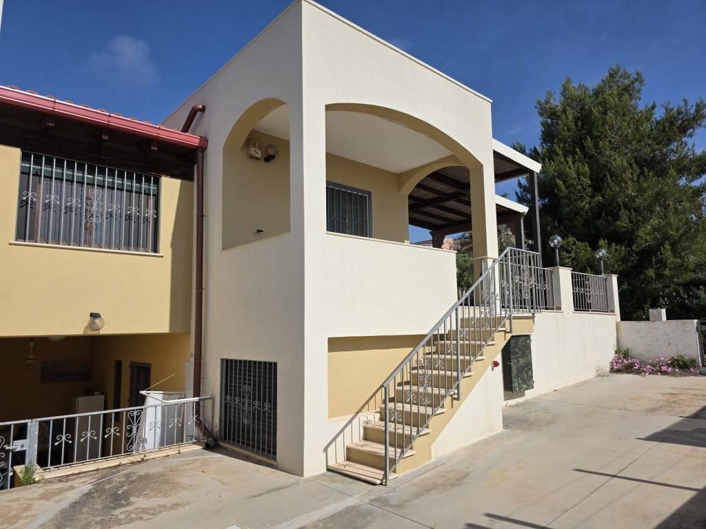 casa indipendente in vendita a Salve in zona Torre Pali