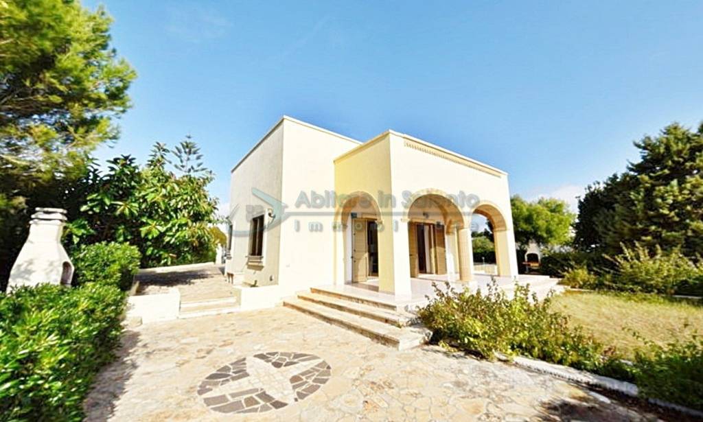 casa indipendente in vendita a Salve in zona Marina di Pescoluse