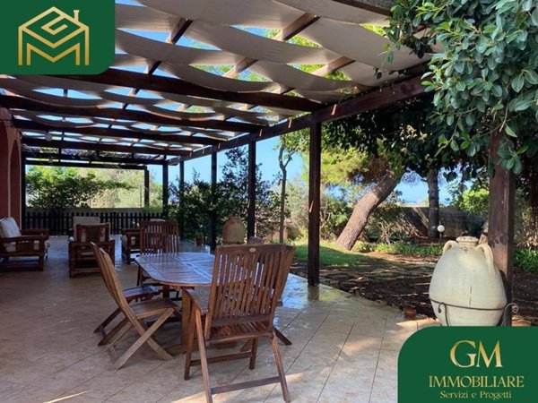 casa indipendente in vendita a Salve in zona Torre Pali