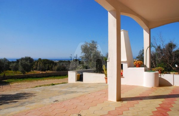 casa indipendente in vendita a Salve in zona Torre Pali
