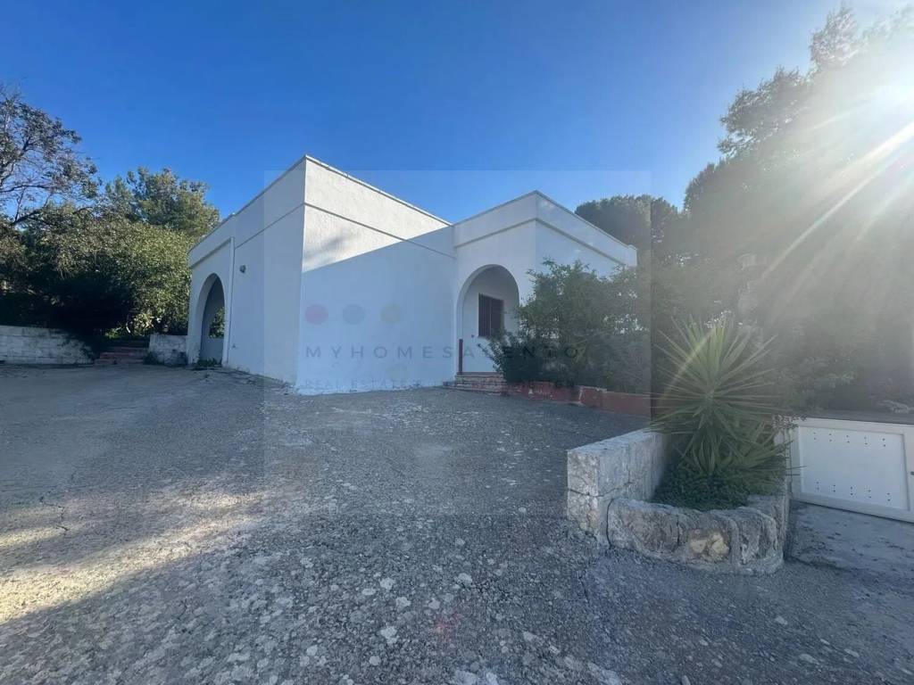casa indipendente in vendita a Salve in zona Marina di Pescoluse