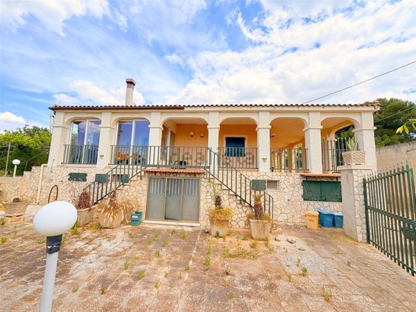 casa indipendente in vendita a Salve in zona Torre Pali