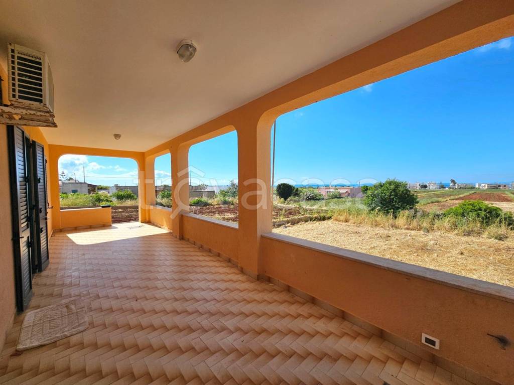 casa indipendente in vendita a Salve in zona Torre Pali