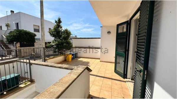 casa indipendente in vendita a Salve in zona Torre Pali