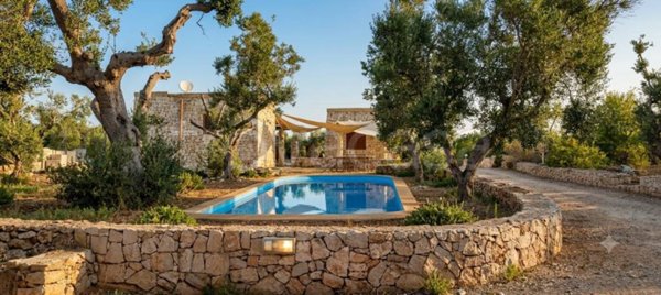 casa indipendente in vendita a Salve in zona Marina di Pescoluse