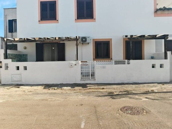 casa indipendente in vendita a Salve in zona Torre Pali