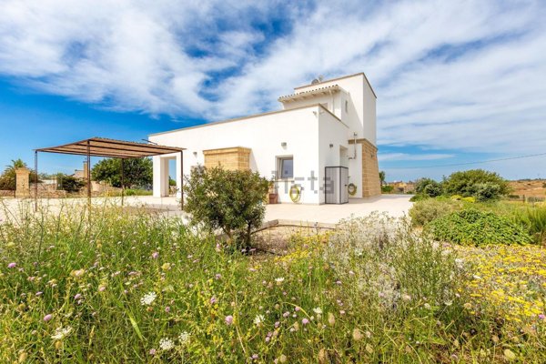casa indipendente in vendita a Salve in zona Marina di Pescoluse