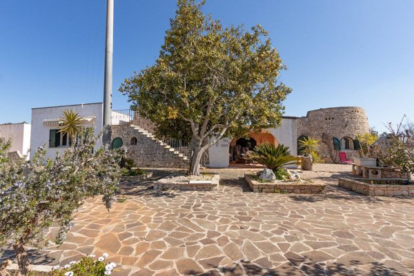 casa indipendente in vendita a Salve in zona Ruggiano