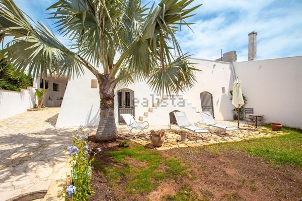 casa indipendente in vendita a Salve in zona Torre Pali