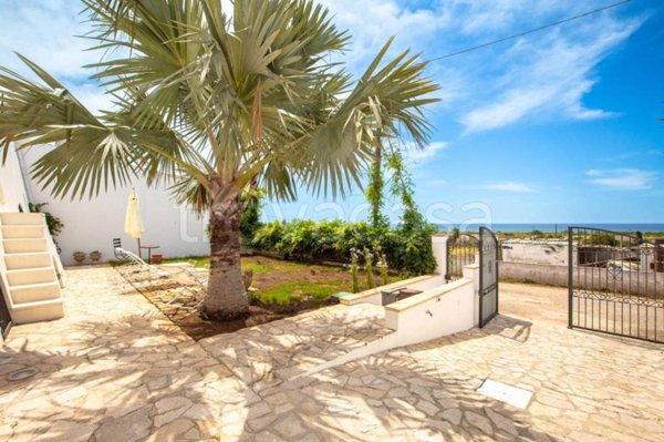 casa indipendente in vendita a Salve in zona Torre Pali