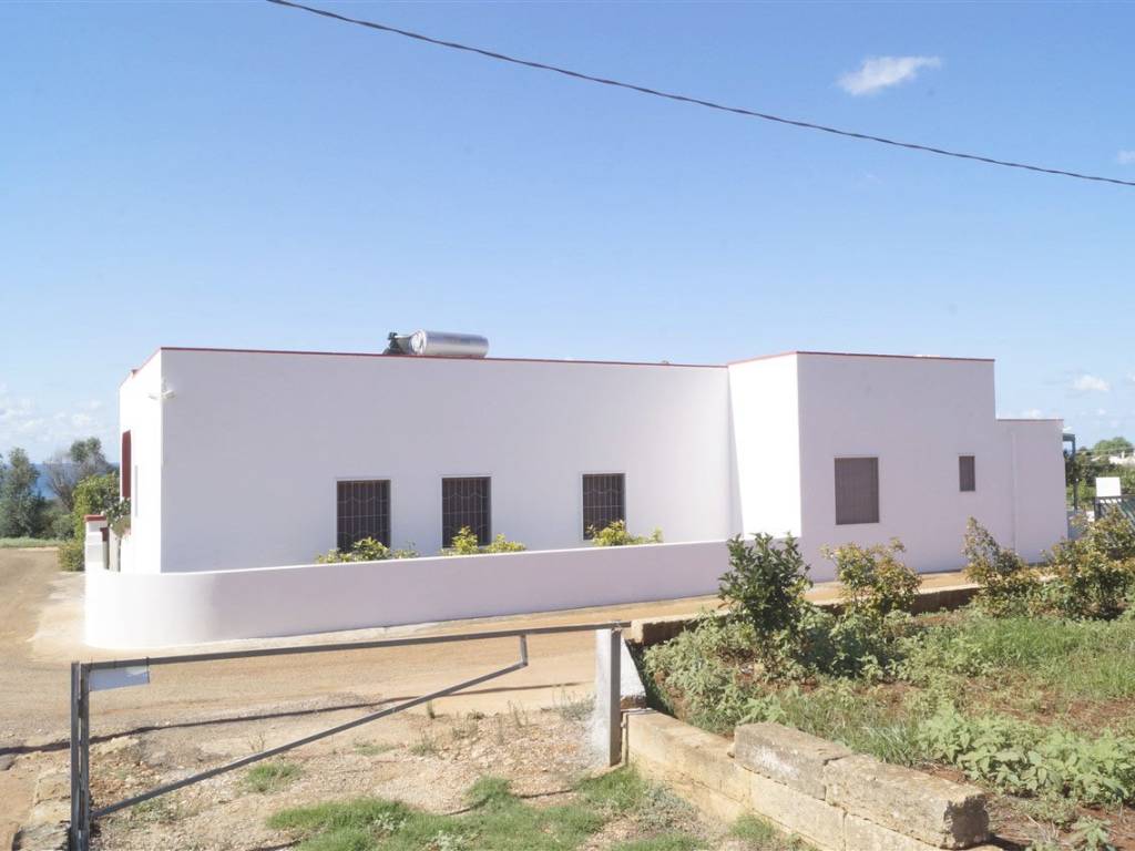 casa indipendente in vendita a Salve in zona Torre Pali