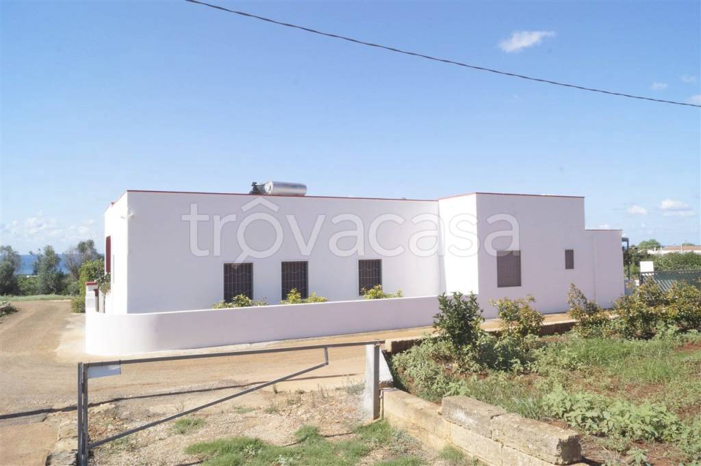 casa indipendente in vendita a Salve in zona Ruggiano